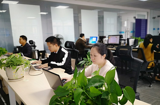 同遠公司員工辦公環境